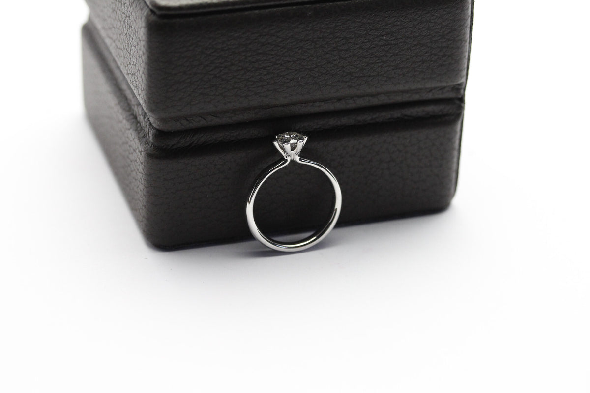 Mahlberg 750er Solitärring 0,70ct H/SI2 NP: 3990.-