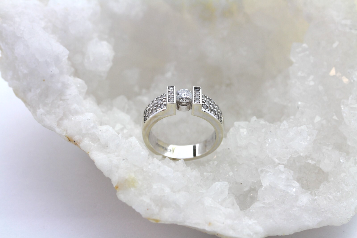 Christ Damen Ring 14k Weißgold 37 Brillant 0,71 ct. Gr. 53 ca. 6,6g