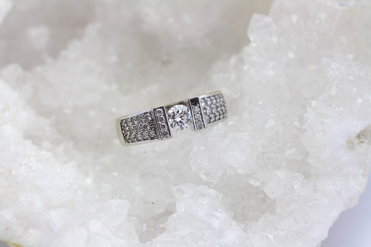 Christ Damen Ring 14k Weißgold 37 Brillant 0,71 ct. Gr. 53 ca. 6,6g
