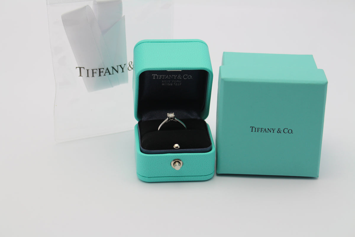 Tiffany & Co Solitär Damen Ring 1 Brillant 0,31ct. Gr. 48