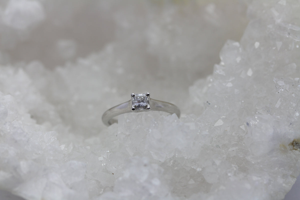Tiffany & Co Solitär Damen Ring 1 Brillant 0,31ct. Gr. 48