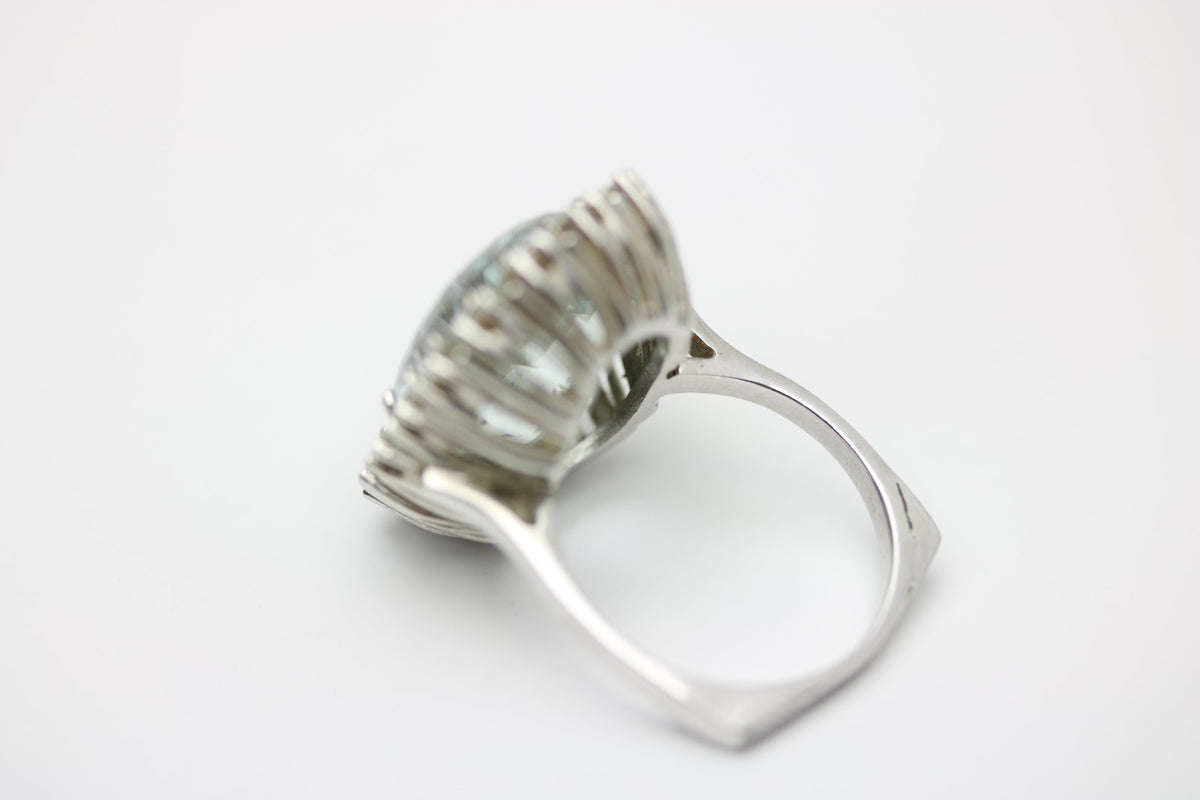 Ring Aquamarin 9,5 ct und 16 kl. Brillanten 585 Weißgold – Ringgröße 55