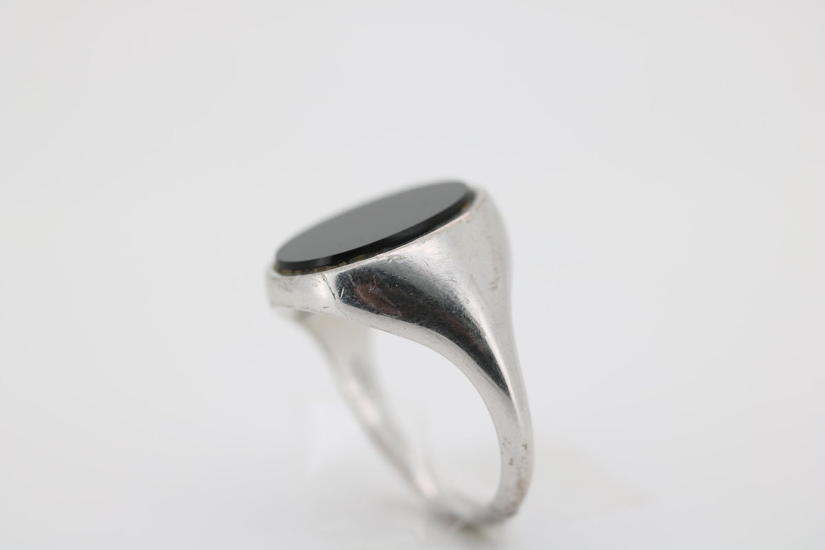 Leo Wittwer Onyx Ring, aus 750 Weißgold – Ringgröße 61