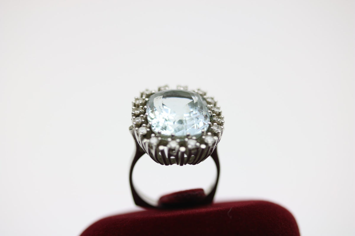 Ring Aquamarin 9,5 ct und 16 kl. Brillanten 585 Weißgold – Ringgröße 55