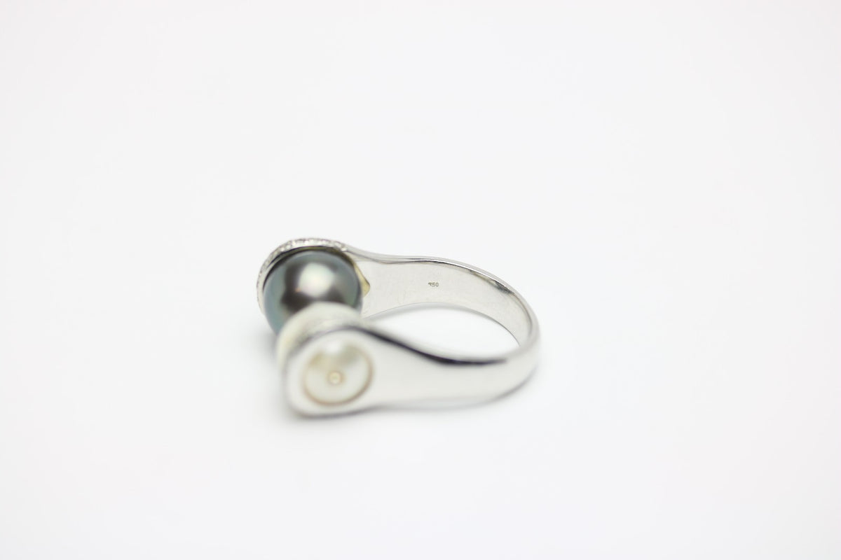 Gold Ring mit 2 Perlen und ca. 36 kl. Diamanten, 750 Weißgold– Ringgröße 53