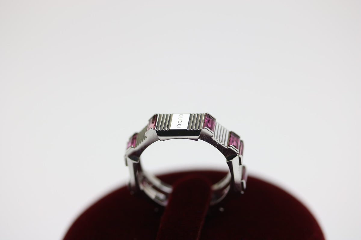 Gucci Ring aus 750 Weißgold mit Rubelite – Ringgröße 51