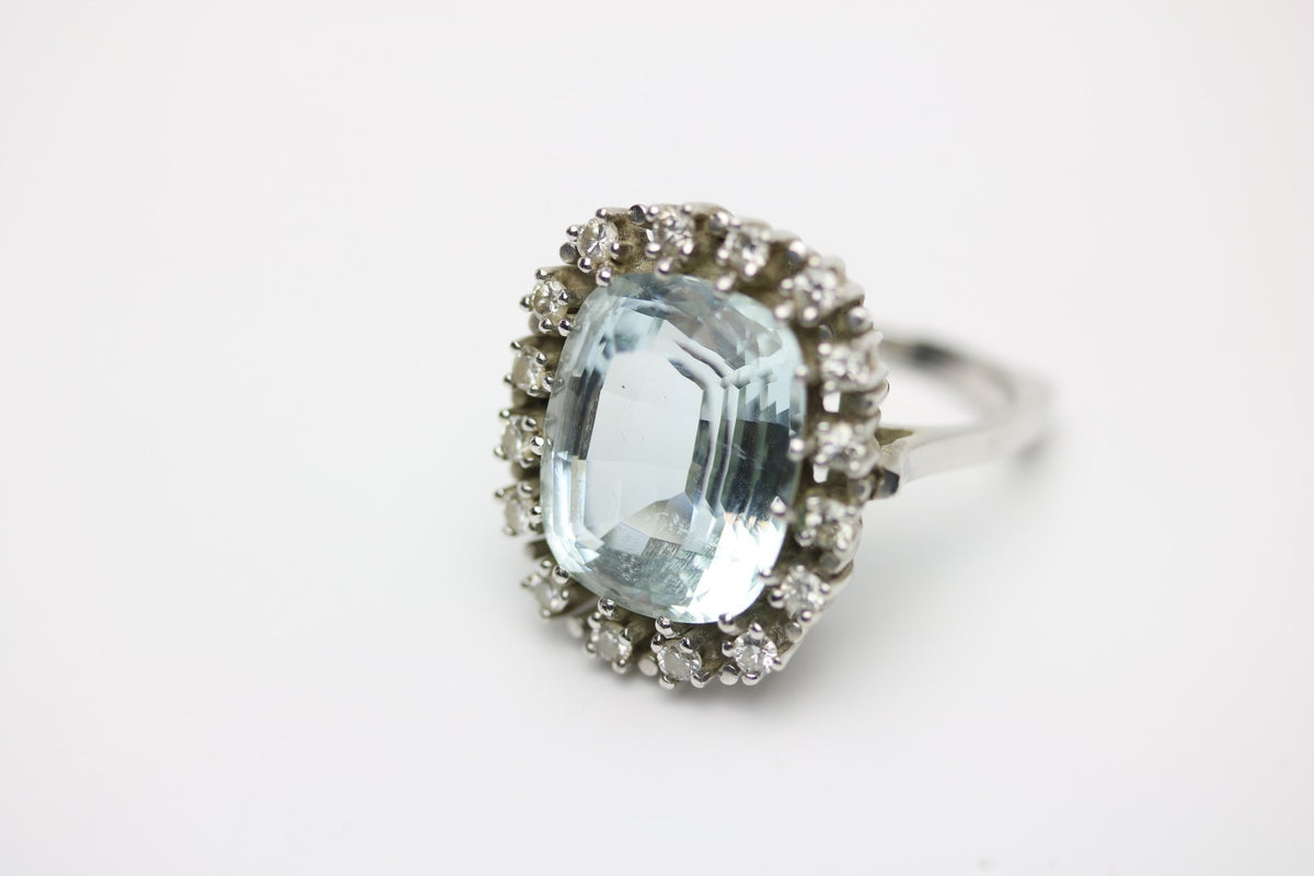 Ring Aquamarin 9,5 ct und 16 kl. Brillanten 585 Weißgold – Ringgröße 55