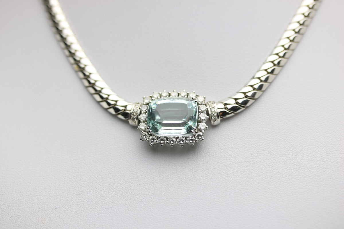 Halskette mit hellblauen Beryll Aquamarin, 26 Diamanten, 585 Weißgold- ca. 44 cm