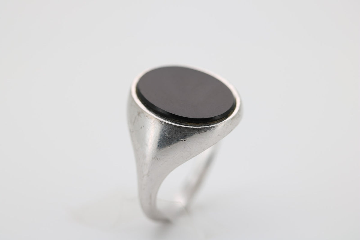 Leo Wittwer Onyx Ring, aus 750 Weißgold – Ringgröße 61