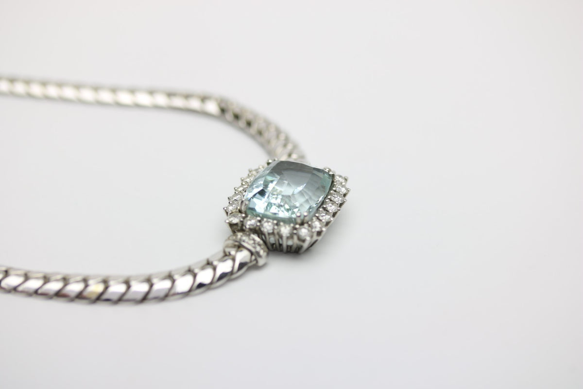 Halskette mit hellblauen Beryll Aquamarin, 26 Diamanten, 585 Weißgold- ca. 44 cm