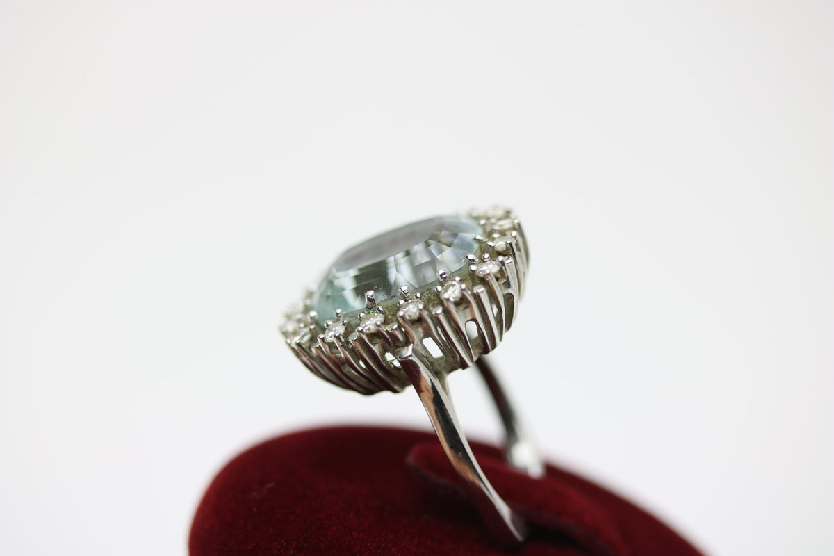 Ring Aquamarin 9,5 ct und 16 kl. Brillanten 585 Weißgold – Ringgröße 55