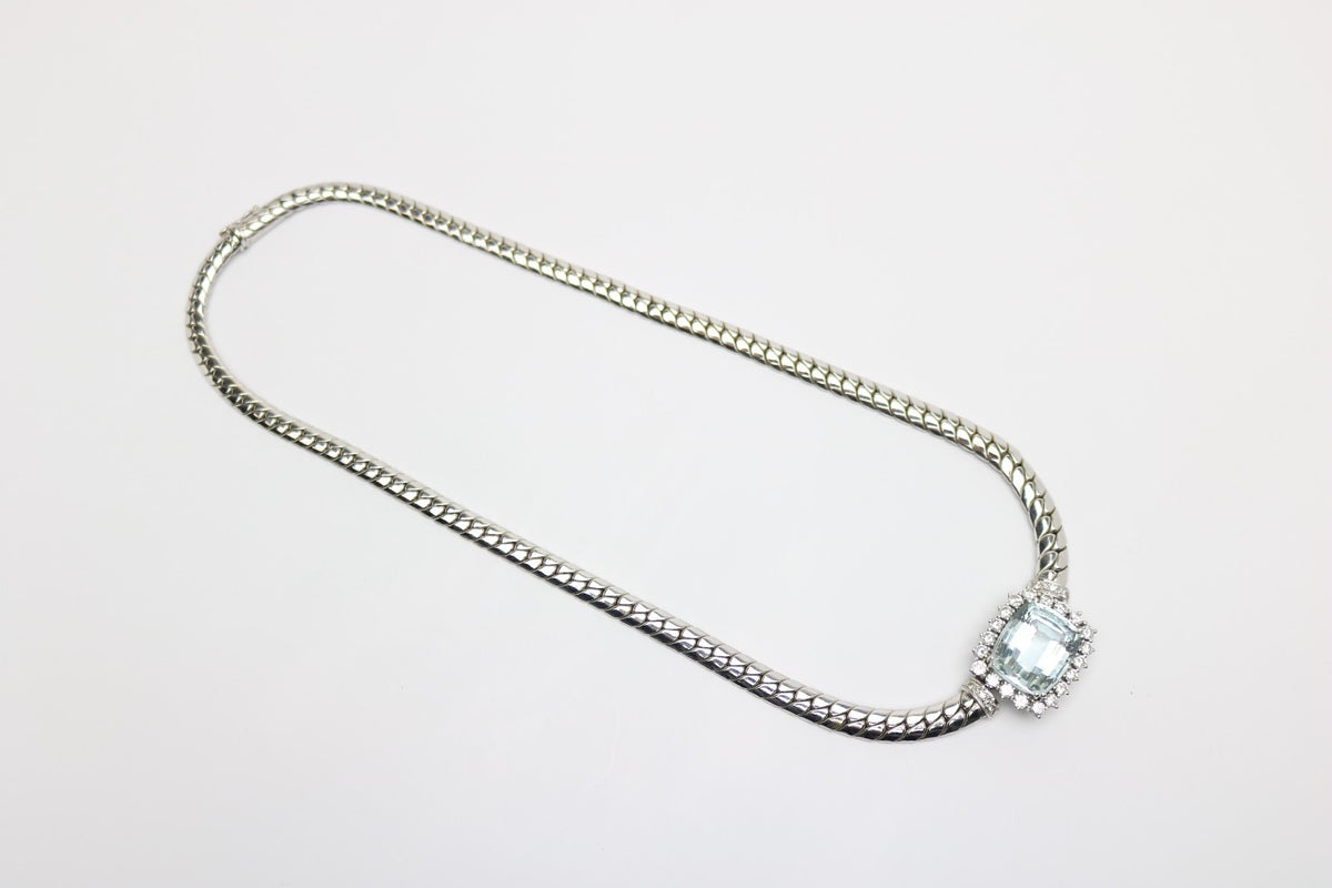 Halskette mit hellblauen Beryll Aquamarin, 26 Diamanten, 585 Weißgold- ca. 44 cm